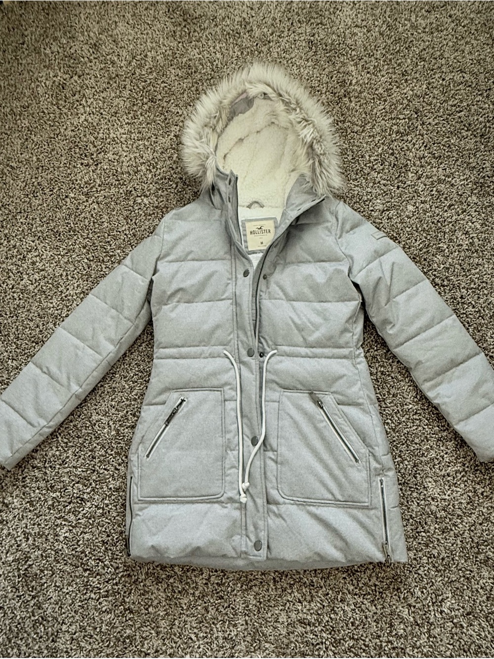 Vintage Hollister Women's Light Gray Puffer Parka with Faux Fur Trim